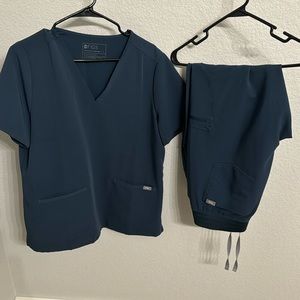 Figs Women’s Scrub Set